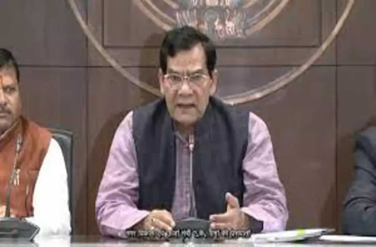 गाजीपुर बस हादसे पर ऊर्जा मंत्री ने 3 अधिकारियों को निलंबित किया, एक की सेवा खत्‍म कर दी